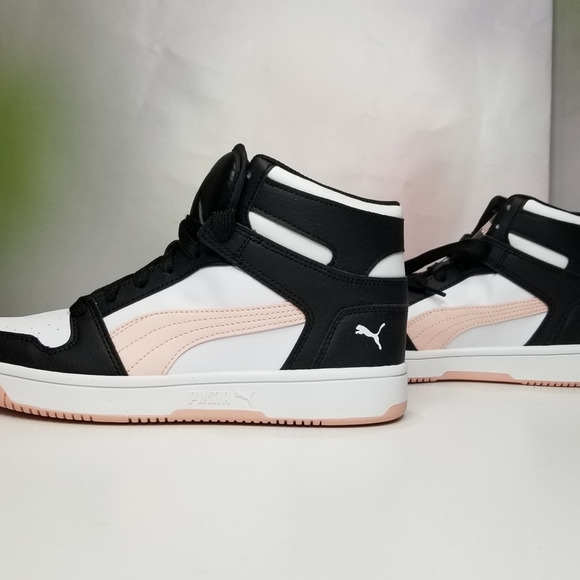 Puma Women's Rebound LayUp Basketball Sneakers  Size 8 NWT - Picture 1 of 10